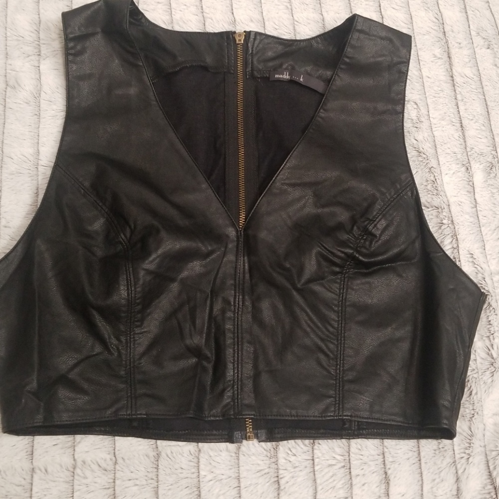 Black leather crop top - Picture 2 of 3